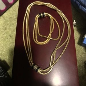 A fashion gold plated necklace and bracelet.